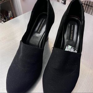 Black mid-heeled pumps with a three inch heel Size 7.5